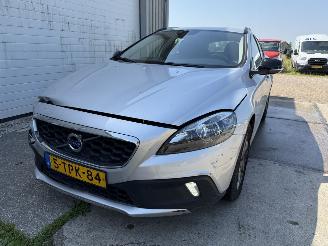Vaurioauto  passenger cars Volvo V-40 Cross Country 1.6 T4 Momentum 2014/5