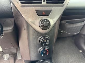 Toyota iQ 1.0 VVTi Comfort picture 16