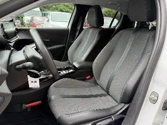 Peugeot 208 1.2 PureTech Allure picture 18
