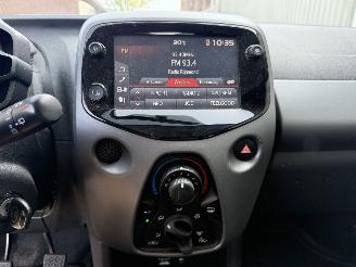 Toyota Aygo 1.0 VVT-i X-Play Multimedia Camera picture 15