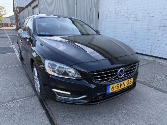 krockskadad bil auto Volvo V-60 2.4 D6 AWD Plug in Hybrid Summum 2013/12