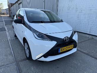 Voiture accidenté Toyota Aygo 1.0 VVT-i x-fun 2017/11