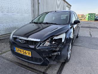 Vaurioauto  passenger cars Ford Focus 1.6 TDCi Limited 2010/12