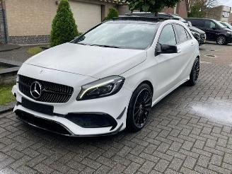 Unfallwagen Mercedes A-klasse 180 AMG LINE PANORAMADAK NAVI LED 2017/9