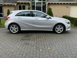 Mercedes A-klasse 180 URBAN AUTO NAVI PDC picture 5