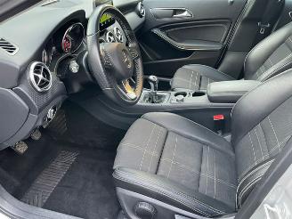 Mercedes A-klasse 180 URBAN AUTO NAVI PDC picture 7