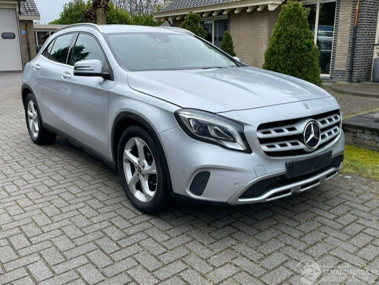 Mercedes GLA 180 URBAN NAVI PDC LED