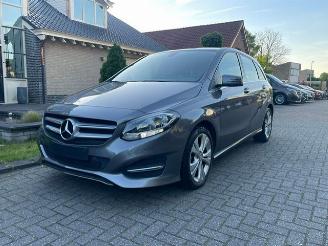 Schadeauto Mercedes B-klasse 180 d NAVI KLIMA PDC 2016/3