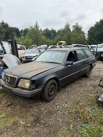 Uttjänta bilar auto Mercedes E-klasse E 250 D 1989/1