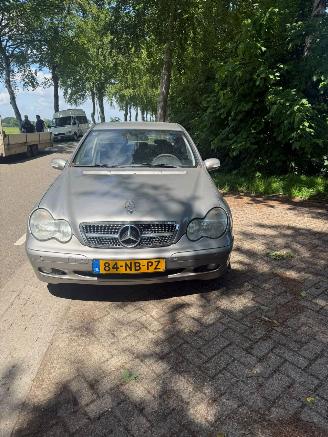 Dezmembrări autoturisme Mercedes C-klasse C 180 KOMPRESSOR 2003/6