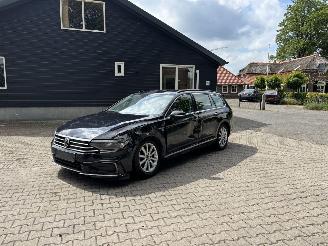 Unfallwagen Volkswagen Passat GTE HYBRIDE AUTOMAAT NAVI CLIMA CAMERA PDC B.J 2022 2022/2