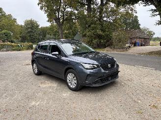 krockskadad bil auto Seat Arona TSI STYLE 110 PK NAVI CLIMA CAMERA LED CRUISE PDC VIRTUEEL DASH B.J 2024 2024/3