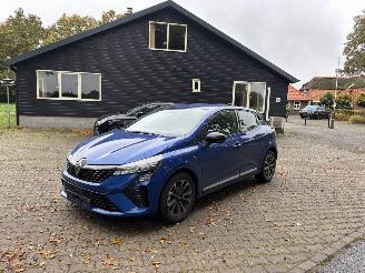 krockskadad bil auto Renault Clio V TECHNO SPORT NAVI CLIMA CAMERA VIRT DASH PDC LED FACELIFT B.J 2025 2025/5