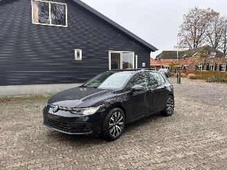 Vaurioauto  passenger cars Volkswagen Golf 8 PANORAMADAK 1.5 STYLE 130 PK NAVI CLIMA VIRT DASH 18 INCH B.J 2023 2023/4