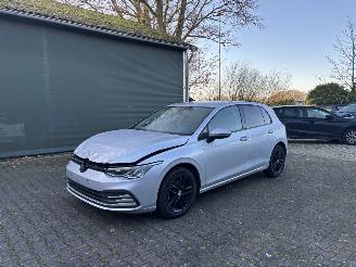 Schadeauto Volkswagen Golf 8 TSI 110 PK NAVI CLIMA CAMERA LED B.J 05-2022 2022/5