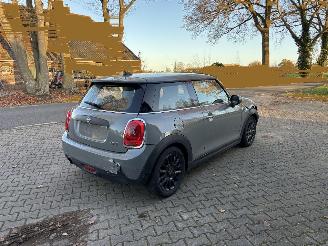 Mini One 1.5 EDITION CLIMA ABS PDC B.J 11-2018 schroefschade picture 4