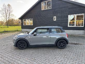 Mini One 1.5 EDITION CLIMA ABS PDC B.J 11-2018 schroefschade picture 6