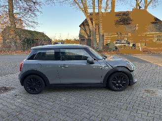 Mini One 1.5 EDITION CLIMA ABS PDC B.J 11-2018 schroefschade picture 5