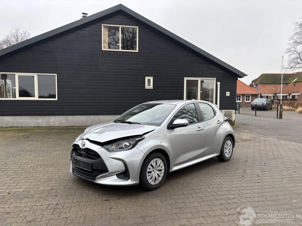 Toyota Yaris AUTOMAAT HYBRIDE CLIMA CAMERA B.J 07/2022