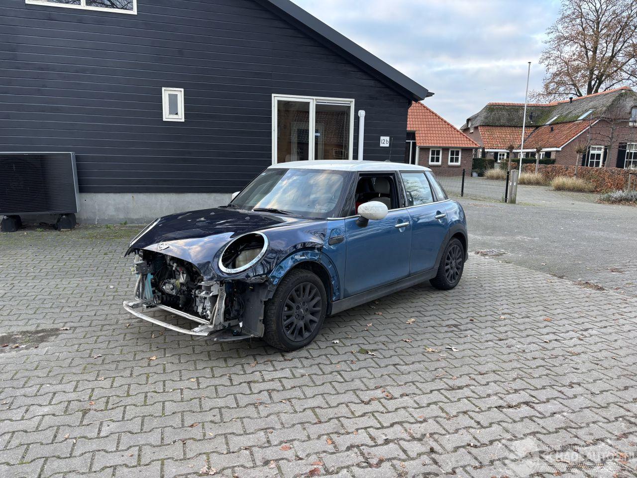 Mini Cooper AUTOMAAT 1.5 SPORT NAVI LEER CLIMA CAMERA B.J 07-2021 FULL OPTIONS