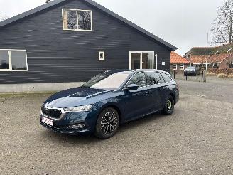 Schadeauto Skoda Octavia AUTOMAAT HYBRIDE NAVI CLIMA VIRT DASH CAMERA TREKHAAK LED B.J 12-2024 2024/12