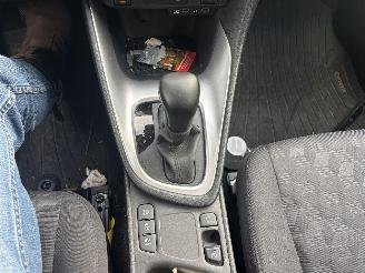 Mazda 2 HYBRIDE AUTOMAAT CLIMA CAMERA CARPLAY PDC STOELVERW B.J 07-2024 picture 12