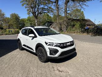 krockskadad bil auto Dacia Sandero STEPWAY TCE 90 EDITION AIRCO CAMERA APP B.J 2025. PLAATSCHADE 2025/3