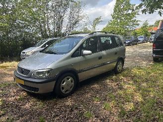 uszkodzony samochody osobowe Opel Zafira 2.0 DIESEL 7 PERSOONS B.J 2000  kenteken is afgemeld (voor loop of sloop) 2000/2