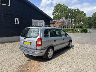 Opel Zafira 1.6 Benzine 7 Persoons B.J 2000 sloop/loop picture 4