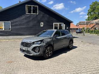 krockskadad bil auto Peugeot 2008 1.2 AUTOMAAT 130 PK NAVI CLIMA CAMERA LED B.J 2024 2024/1