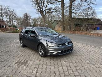 Voiture accidenté Volkswagen Golf VARIANT UNITED TSI 110 PK NAVI CLIMA CAMERA PDC PARK ASS B.J 2020 2020/1