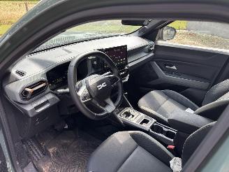 Dacia Duster AUTOMAAT 1.6 HYBRIDE NAVI CLIMA CAMERA PDC LED B.J 12-2024 picture 9