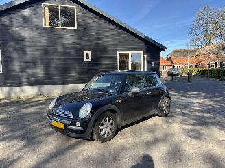 Auto incidentate Mini One 1.6 Panodak Airco elec pakket B.J 2003 inruiler geen schade 2003/5