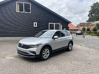 Voiture accidenté Volkswagen Tiguan 1.5 AUTOMAAT 150 PK NAVI CLIMA CAMERA LED TREKHAAK B.J 2024 2024/1
