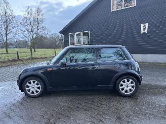 Mini One 1.6 Pano Airco Elec pakket Lmv B.J 2003 2 eigenaar geen schade picture 5