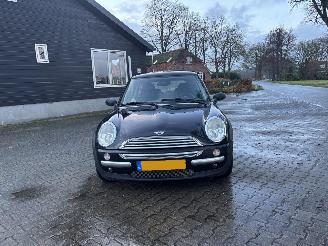 Mini One 1.6 Pano Airco Elec pakket Lmv B.J 2003 2 eigenaar geen schade picture 8