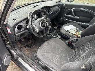 Mini One 1.6 Pano Airco Elec pakket Lmv B.J 2003 2 eigenaar geen schade picture 10