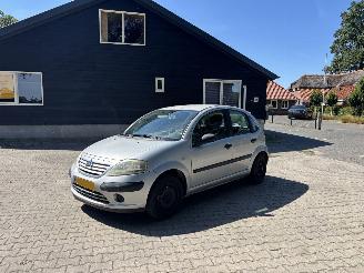 skadebil auto Citroën C3 1.4 Ambiance 5-drs Stuurber Elec pakket Trekhaak B.J 2003 Apk april 2027 doffe lak 2003/4