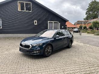Schadeauto Skoda Octavia AUTOMAAT HYBRIDE NAVI CLIMA VIRT DASH CAMERA TREKHAAK LED B.J 12-2024 2024/12
