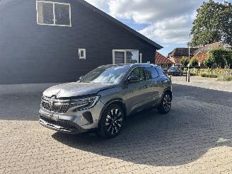 krockskadad bil auto Renault Austral 1.2 E TECH FULL HYBRIDE 200 PANO AUTOMAAT B.J 11/2024 2024/11