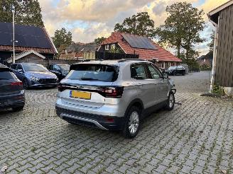 Damaged car Volkswagen T-Cross TSI Navi Clima Cruise B.J 2021 2021/4