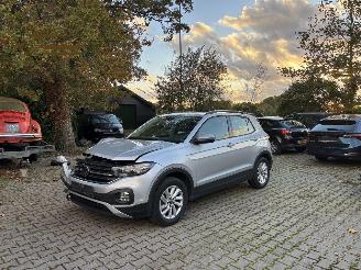 Voiture accidenté Volkswagen T-Cross TSI NAVI CLIMA CRUISE B.J 2021 2021/4