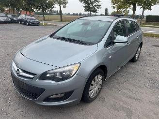 Coche accidentado Opel Astra  2014/9