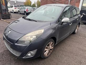 uszkodzony samochody osobowe Renault Grand-scenic  2011/6