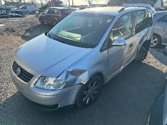 krockskadad bil auto Volkswagen Touran  2006/6