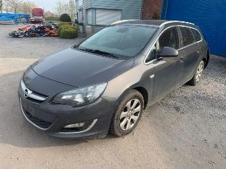 Voiture accidenté Opel Astra J  COSMO 2014/1