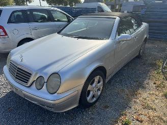 krockskadad bil auto Mercedes CLK 200 CABRIO 2000/3