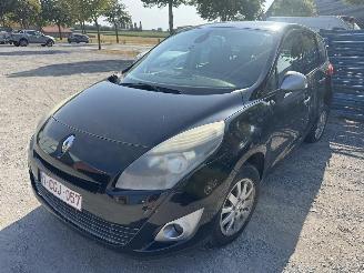 krockskadad bil auto Renault Scenic  2011/4