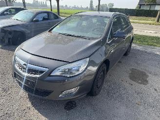 Auto incidentate Opel Astra  2011/12