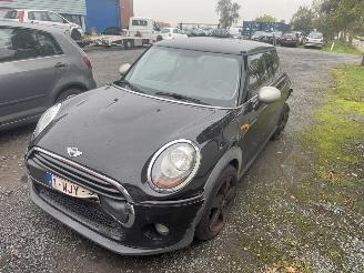 krockskadad bil auto Mini One D 2016/8